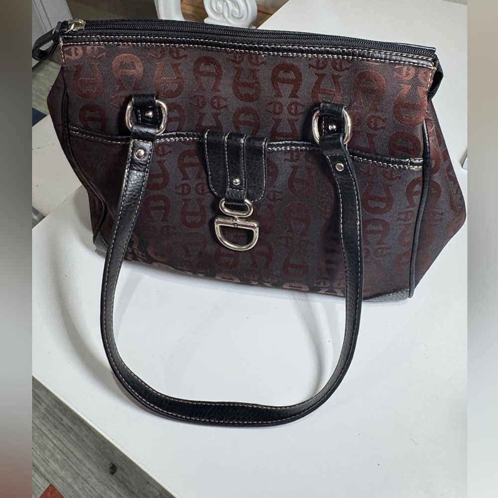 Vintage Etienne Aigner signature handbag